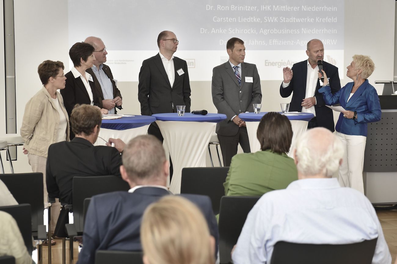 Das Podium beim Standortforum