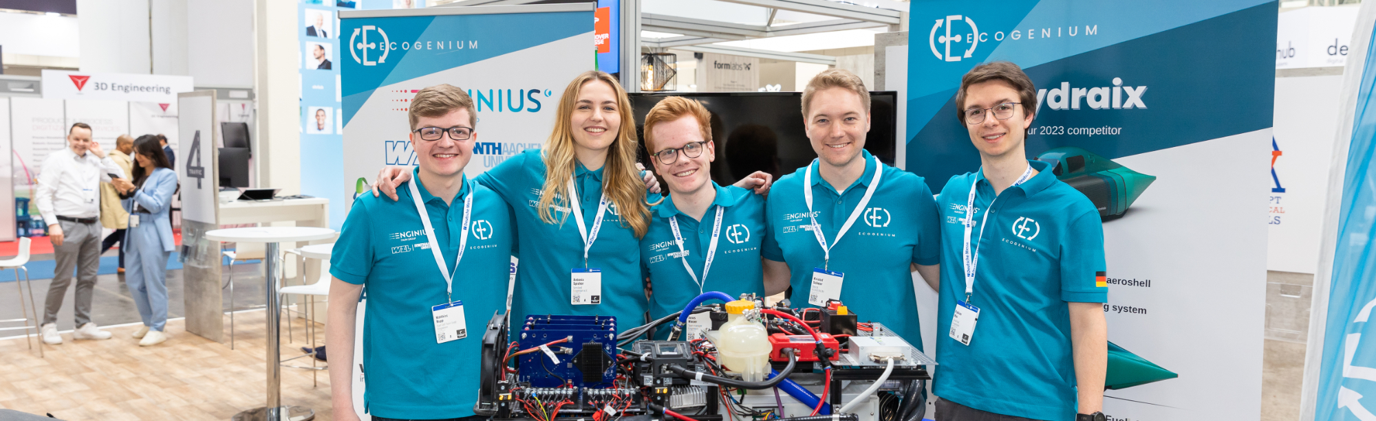Das Team von Ecogenium mit einem Wasserstoffmotor