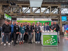 Ein Gruppenfoto am Messestand auf der Circular Valley Convention