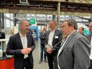 Minister Krischer im Gespräch am Gemeinschaftsstand auf der CVC