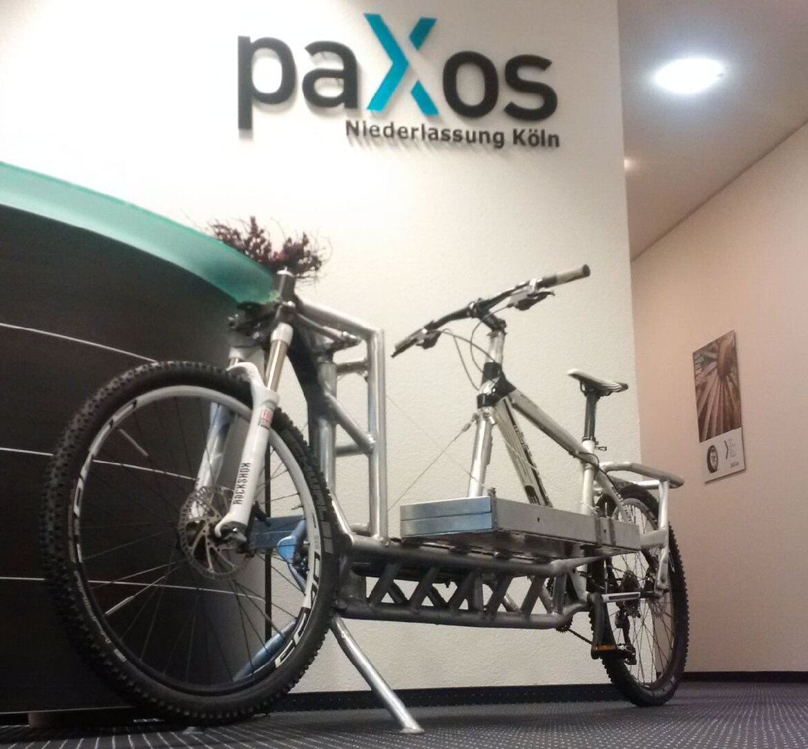 Lastenfahrrad im Eingangsbereich der paXos-Niederlassung