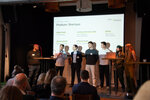 Start-up-Podium: Mehrere Personen auf der Bühne
